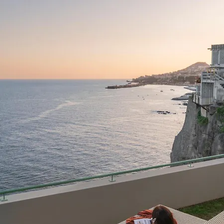 Islander - Seaside Funchal (Madeira)